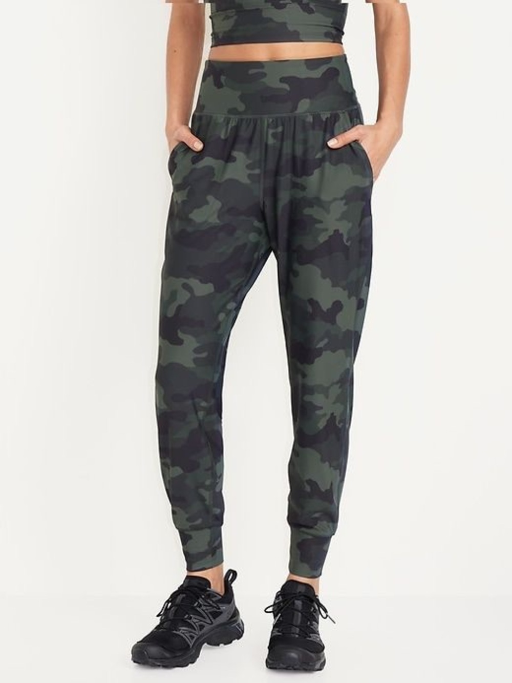 EUC Old Navy Active High Rise Go Dry Camo Jogger Pants size medium